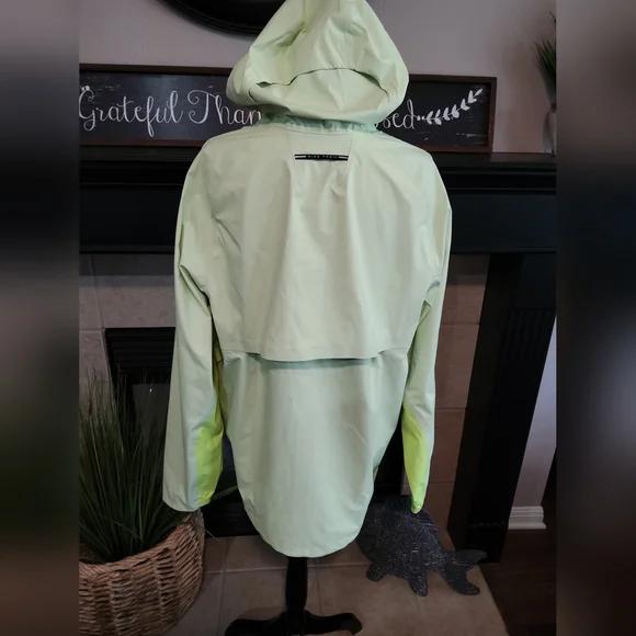 Nike Men's Light Green Jacket - Picture 10 of 12